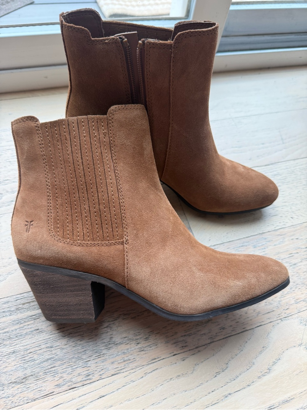 FRYE Women's Suede SASHA Boots in Brown - Classic. BRAND NEW. NEVER WORN.